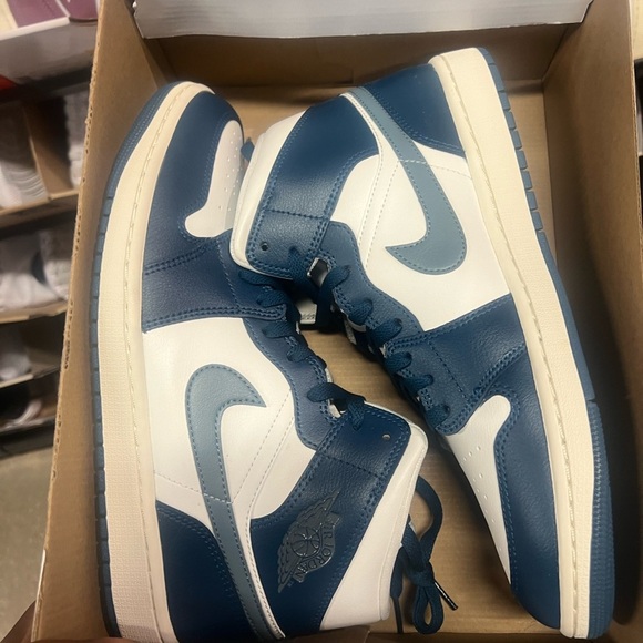 Air Jordan Nike women size 12 - Picture 1 of 1